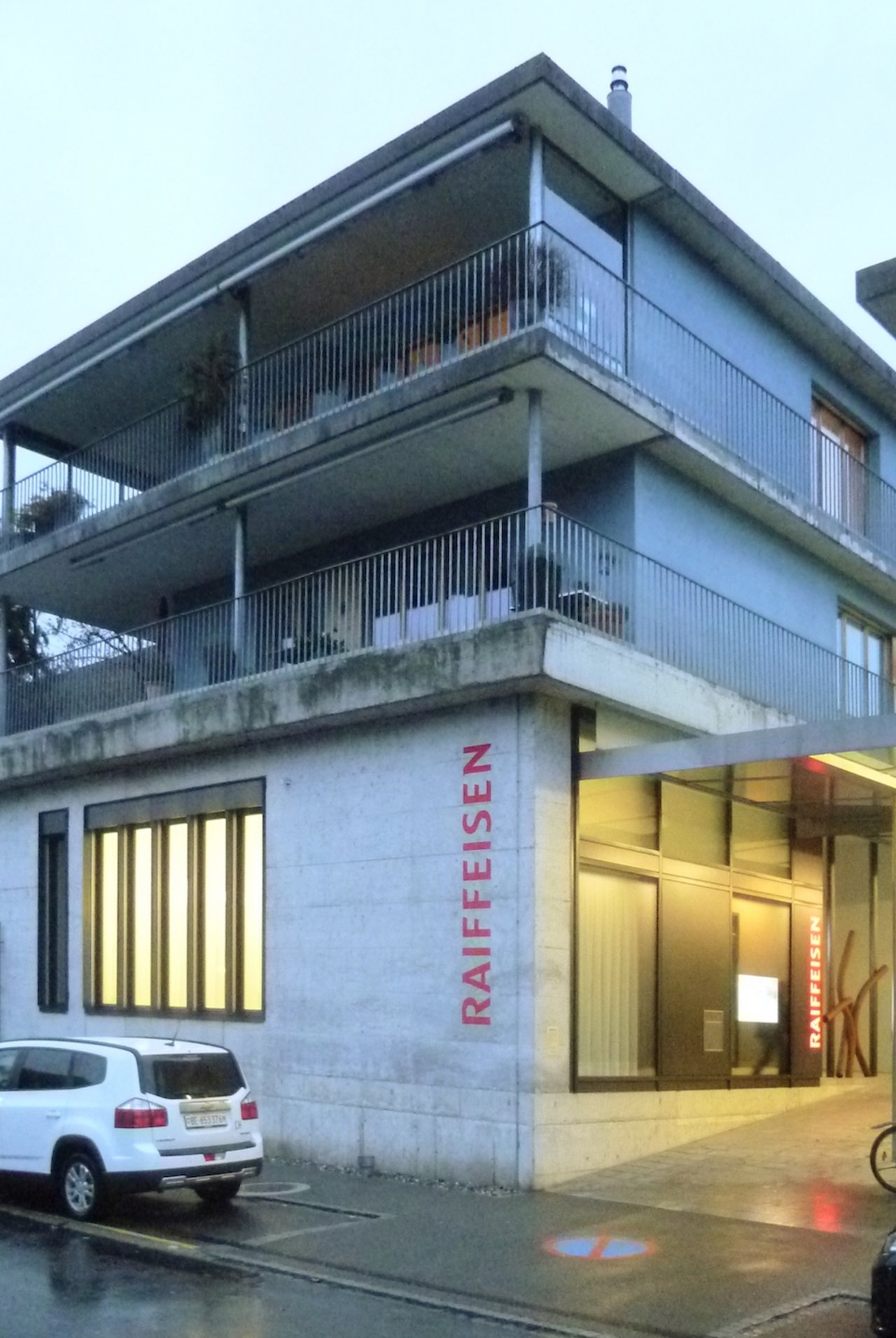 Einbau Raiffeisenbank Neuenegg, architektur.rüedi ag Laupen